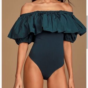 Free people women’s medium green poof goes my heart off shoulder bodysuit